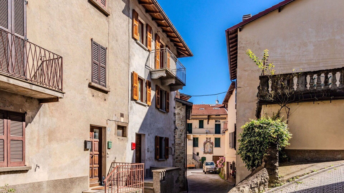 Claino Con Osteno House | Beautiful private villa for 5 guests with WIFI, balcony and pets allowed