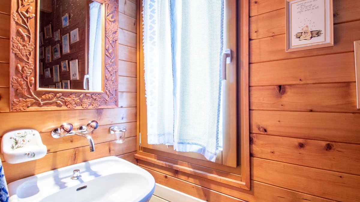 Champoussin House | Beautiful private villa for 7 guests with WIFI, TV and terrace