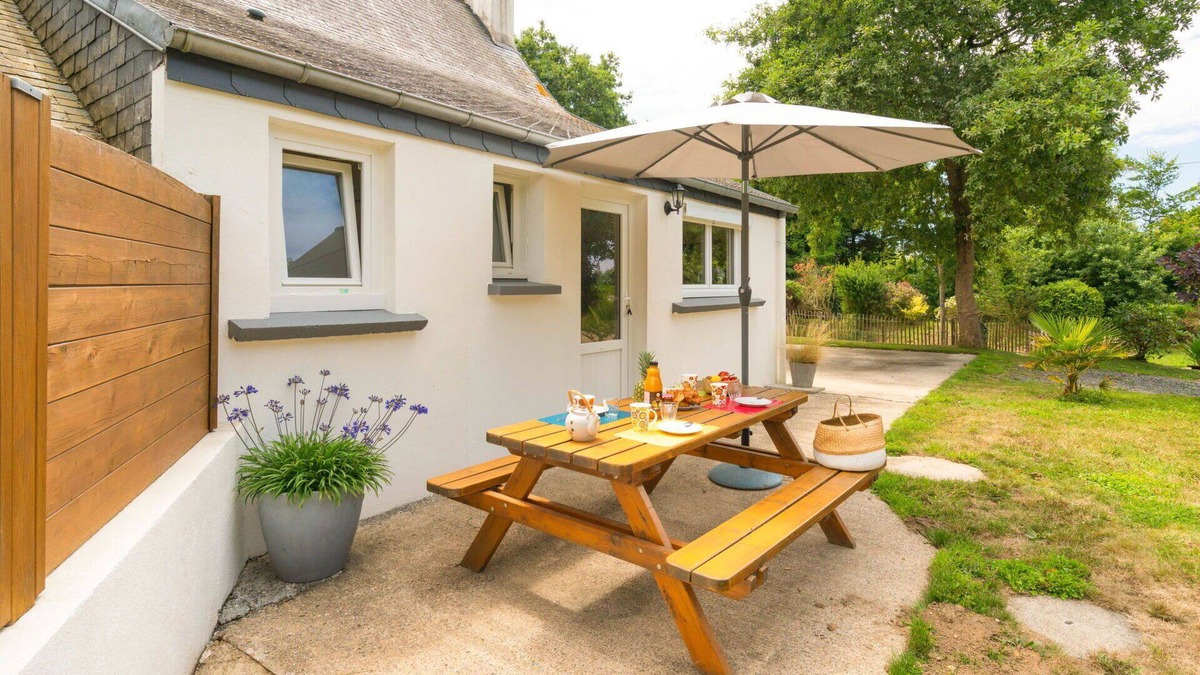 Plovan House | Beautiful private villa for 4 people with WIFI, TV, terrace and pets allowed