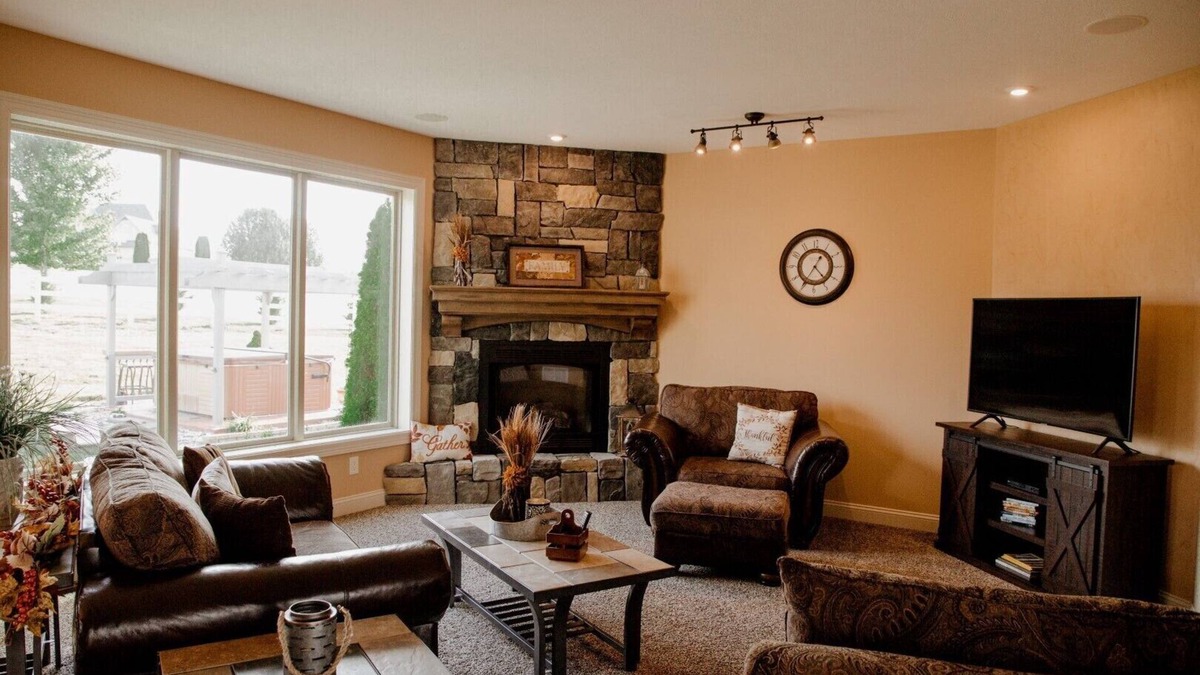 Turners House | Beautiful Private Getaway on 5 acres, with 6 bedrooms and 4 full bathrooms.