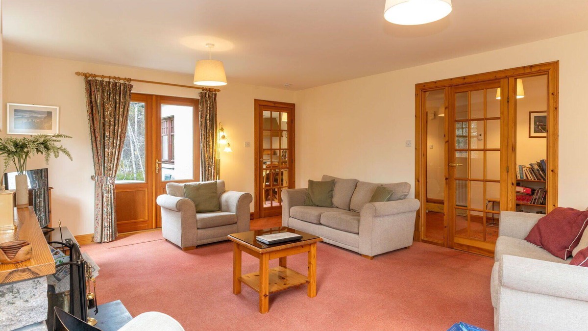 Nethy Bridge Villa | Beautiful private villa for 8 guests with WIFI, TV and patio