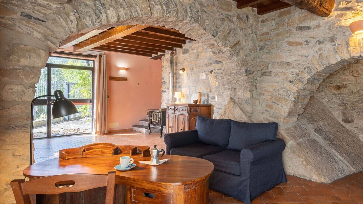 Villa Viani House | Beautiful private villa for 8 guests with WIFI, terrace and pets allowed