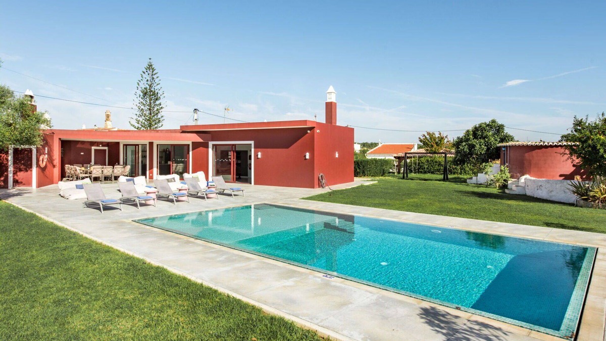 Pata de Cima Villa | Beautiful private villa for 14 guests with A/C, WIFI, private pool, TV and patio