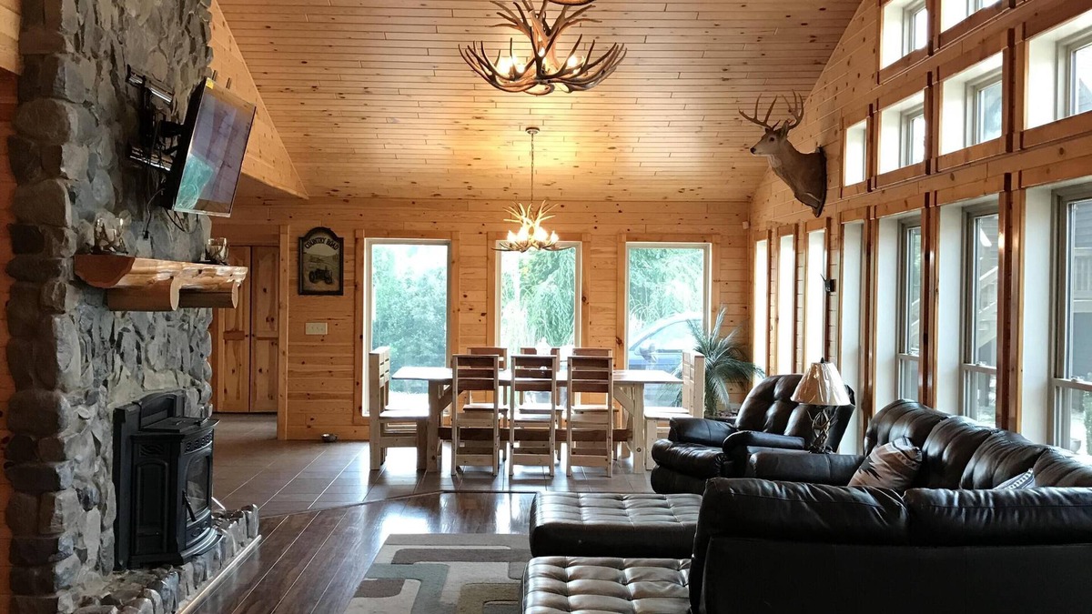 Liberty House | Beautiful Private Retreat only 25 miles from Beautifull Lake Cumberland.