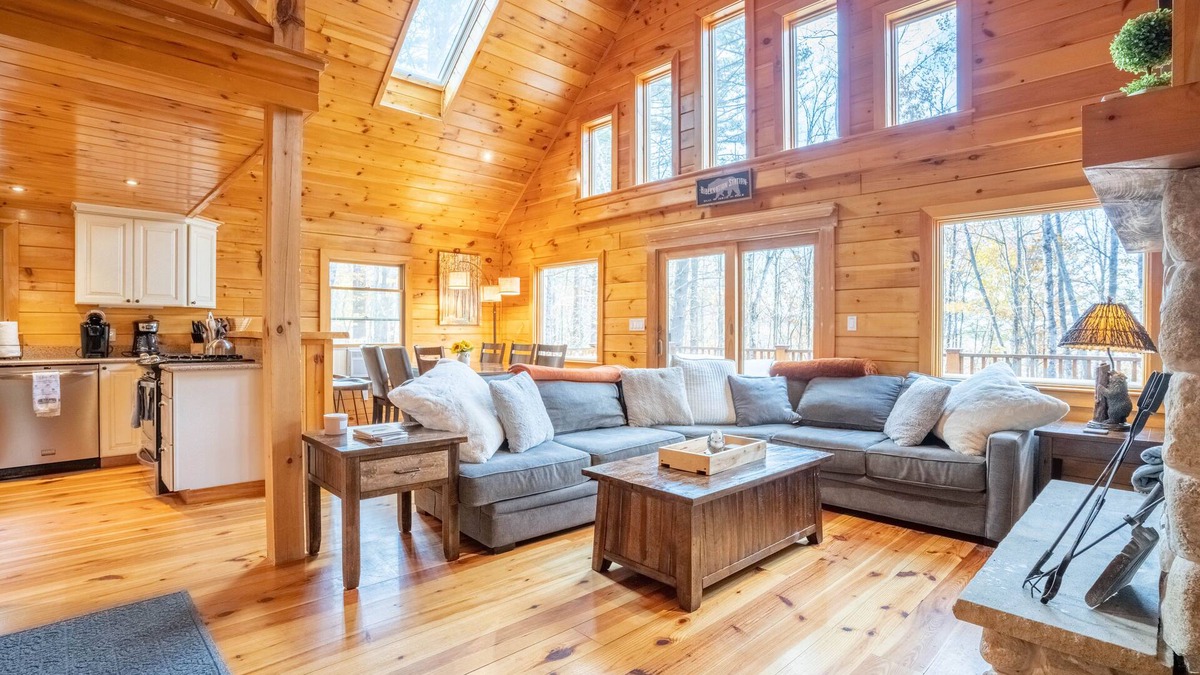 Campton House | Beautiful private rustic log cabin, pool, hot tub
