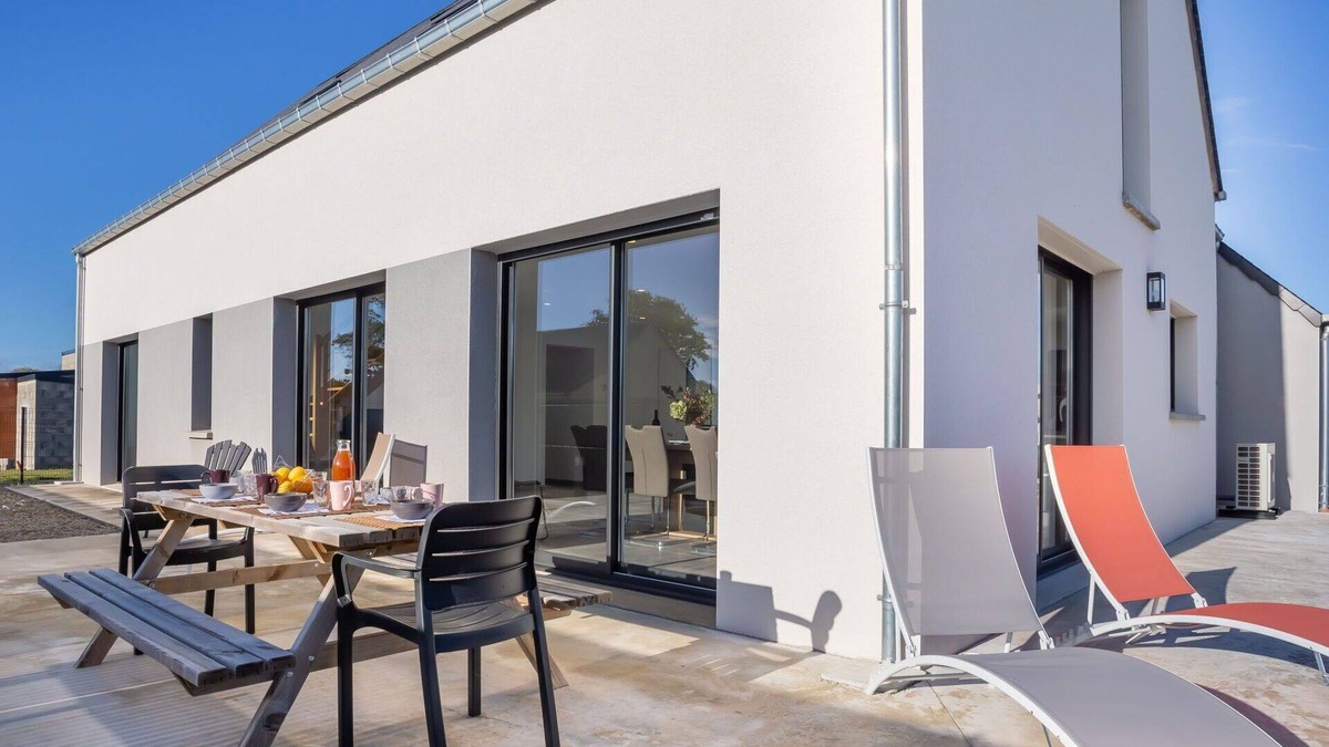 Bolleville House | Beautiful private villa for 10 guests with WIFI, TV, terrace and pets allowed