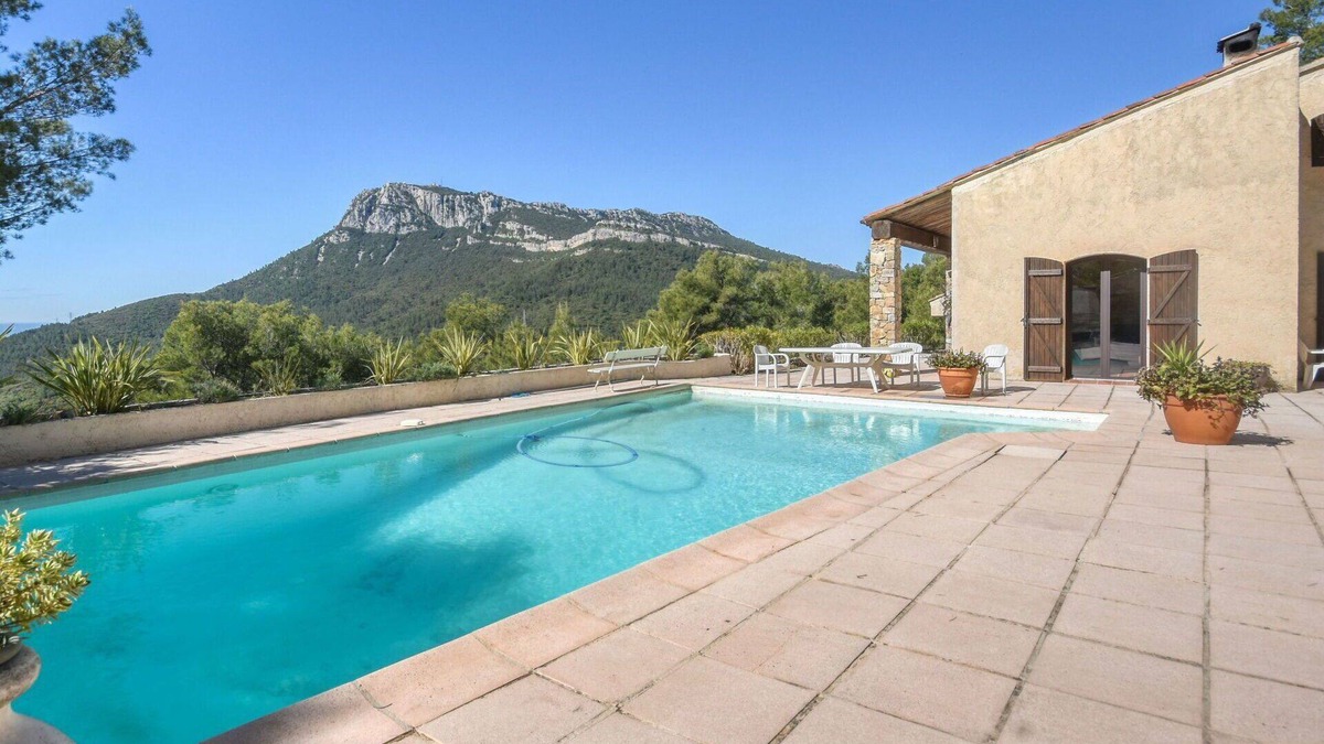 Sollies-Ville Villa | Beautiful private villa for 6 people with private pool, TV and terrace