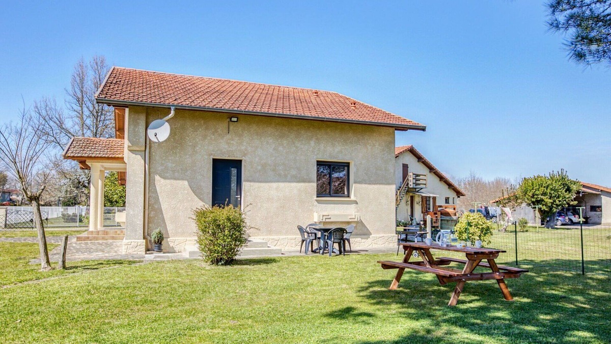 Aureilhan House | Beautiful private villa for 4 people with WIFI, TV, terrace and pets allowed