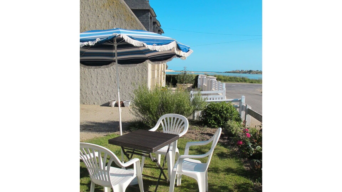 Plounevez-Lochrist House | Beautiful private villa for 3 guests with WIFI, TV, terrace and pets allowed