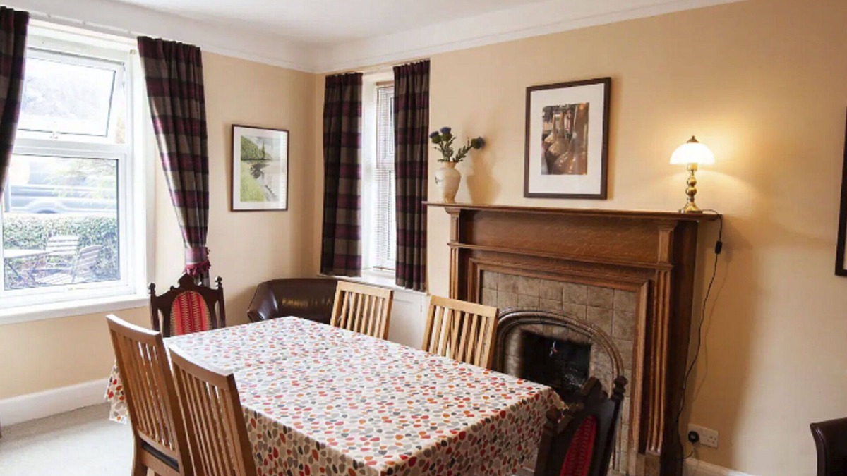 Drumnadrochit House | Beautiful private villa for 6 people with WIFI, TV and patio