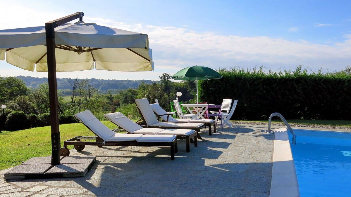 Capriglio House | Beautiful private villa for 10 people with WIFI, private pool, TV, terrace and pets allowed