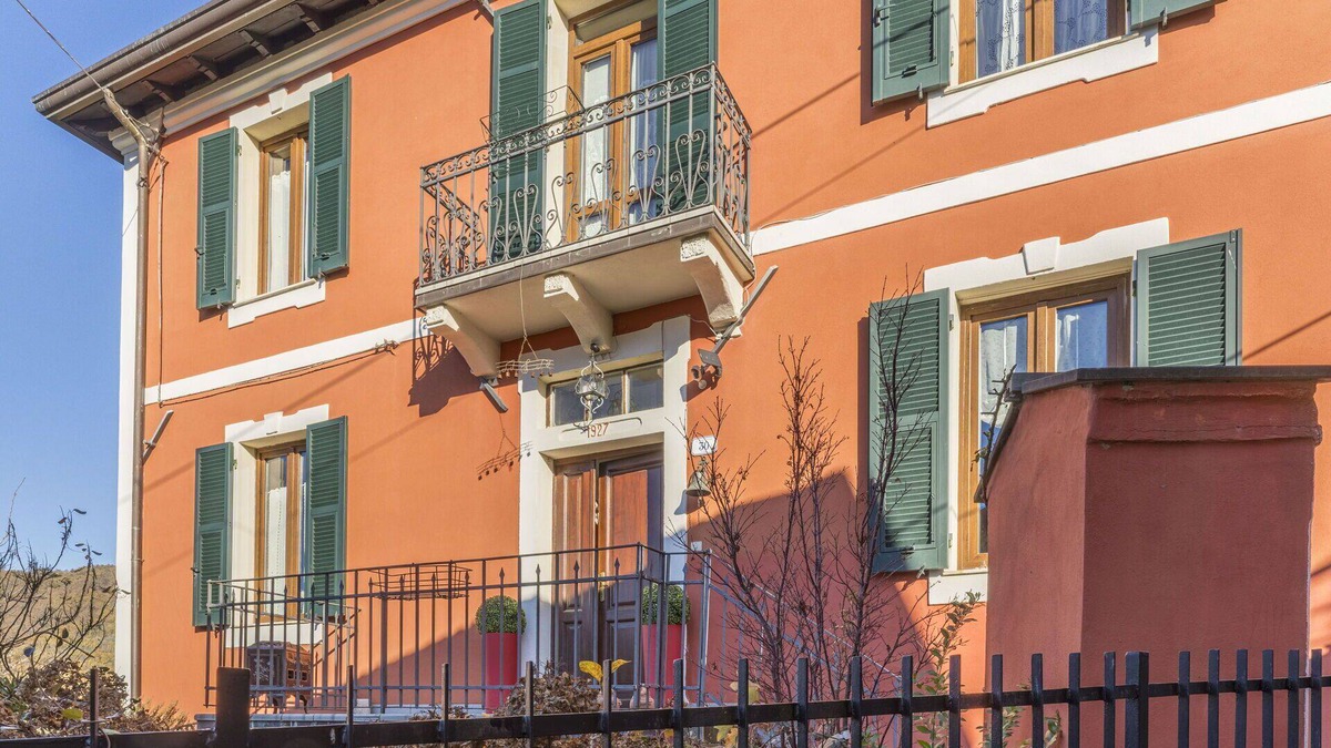 Pieve San Paolo Villa | Beautiful private villa for 6 guests with hot tub, WIFI, TV, balcony and panoramic view