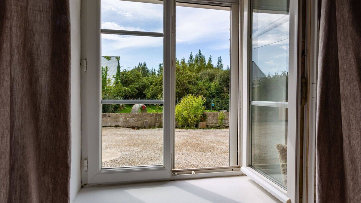 Surville House | Beautiful private villa for 4 people with WIFI, TV and pets allowed