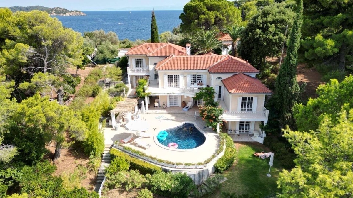 Kanapitsa Villa | Beautiful Private Villa with pool, sea views & 1 minute walk to beach.