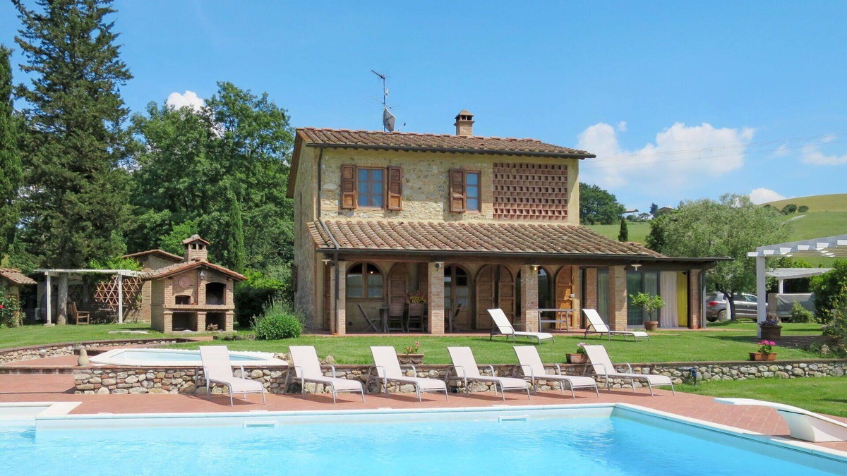 Toiano House | Beautiful private villa with private pool, WIFI, A/C, hot tub, TV, patio and pets allowed