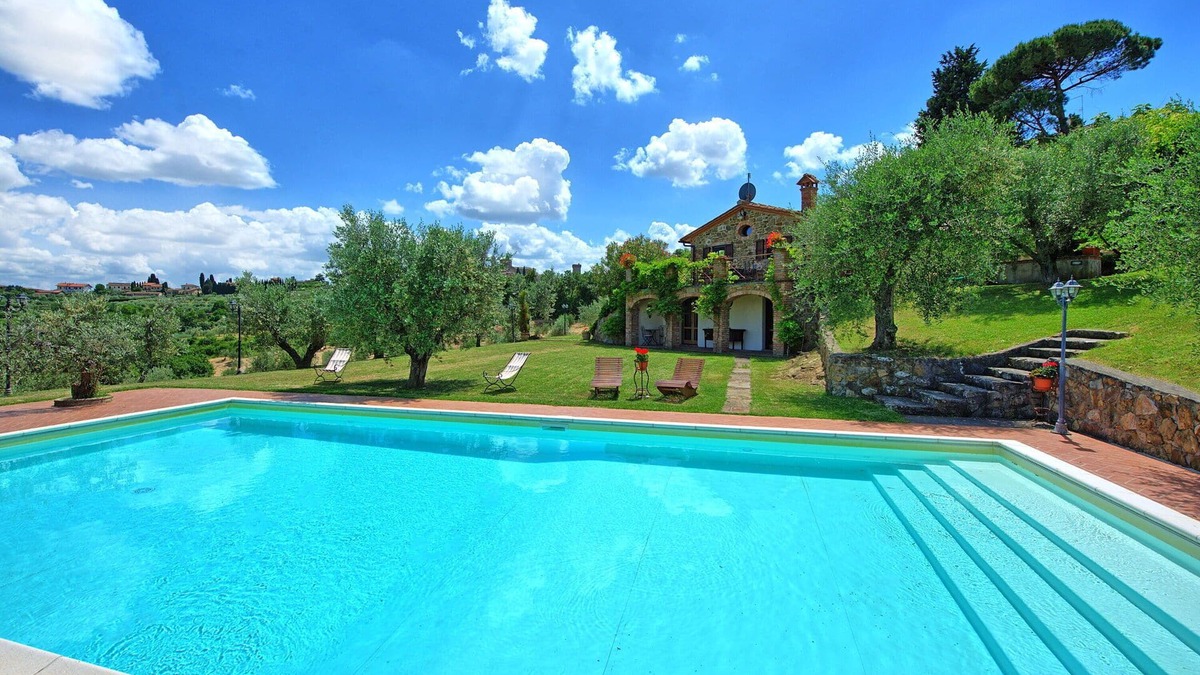 Lucignano Villa | Beautiful private villa for 12 people with WIFI, A/C, private pool, TV, patio and panoramic view