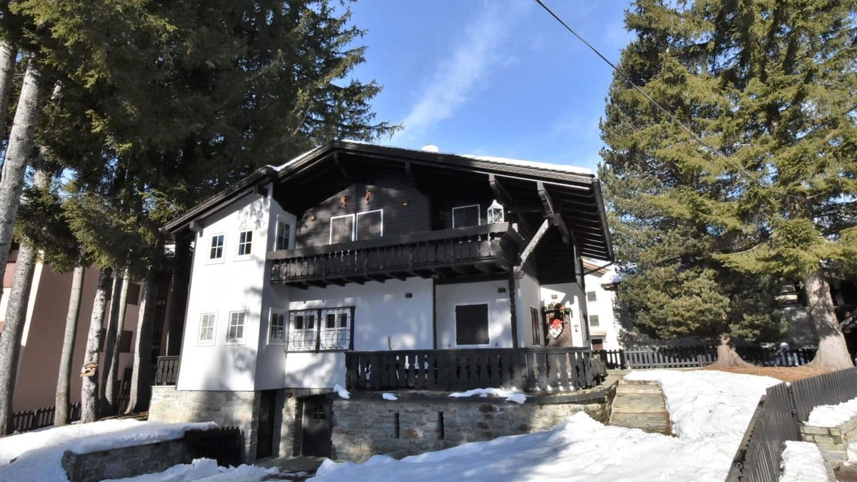 Madesimo House | Beautiful private villa for 9 people with WIFI, hot tub, TV, balcony and pets allowed