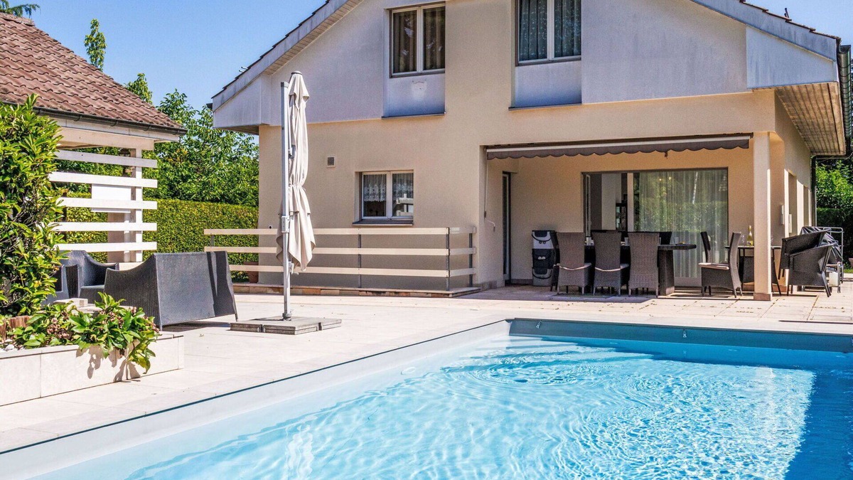 Genthod Villa | Beautiful private villa for 8 people with WIFI, private pool, TV, terrace and pets allowed