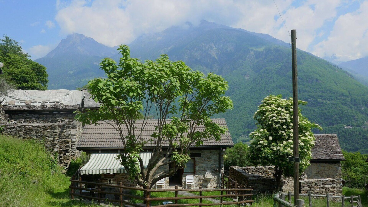 Semione House | Beautiful private villa for 4 people with TV, patio, pets allowed and panoramic view