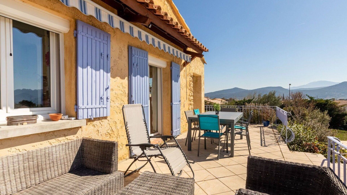 Rasteau House | Beautiful private villa with A/C, WIFI, private pool, TV, terrace, pets allowed and parking
