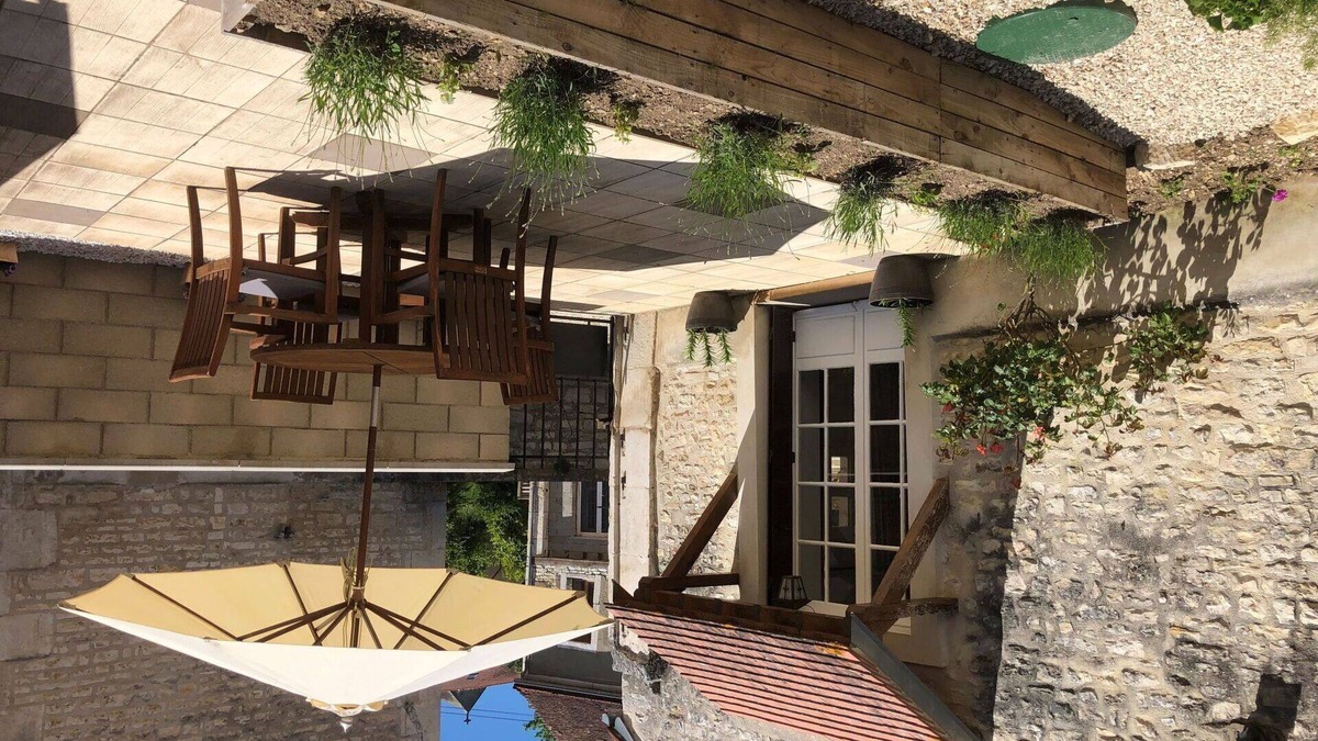 Viviers House | Beautiful private villa for 4 people with WIFI, TV, terrace and pets allowed