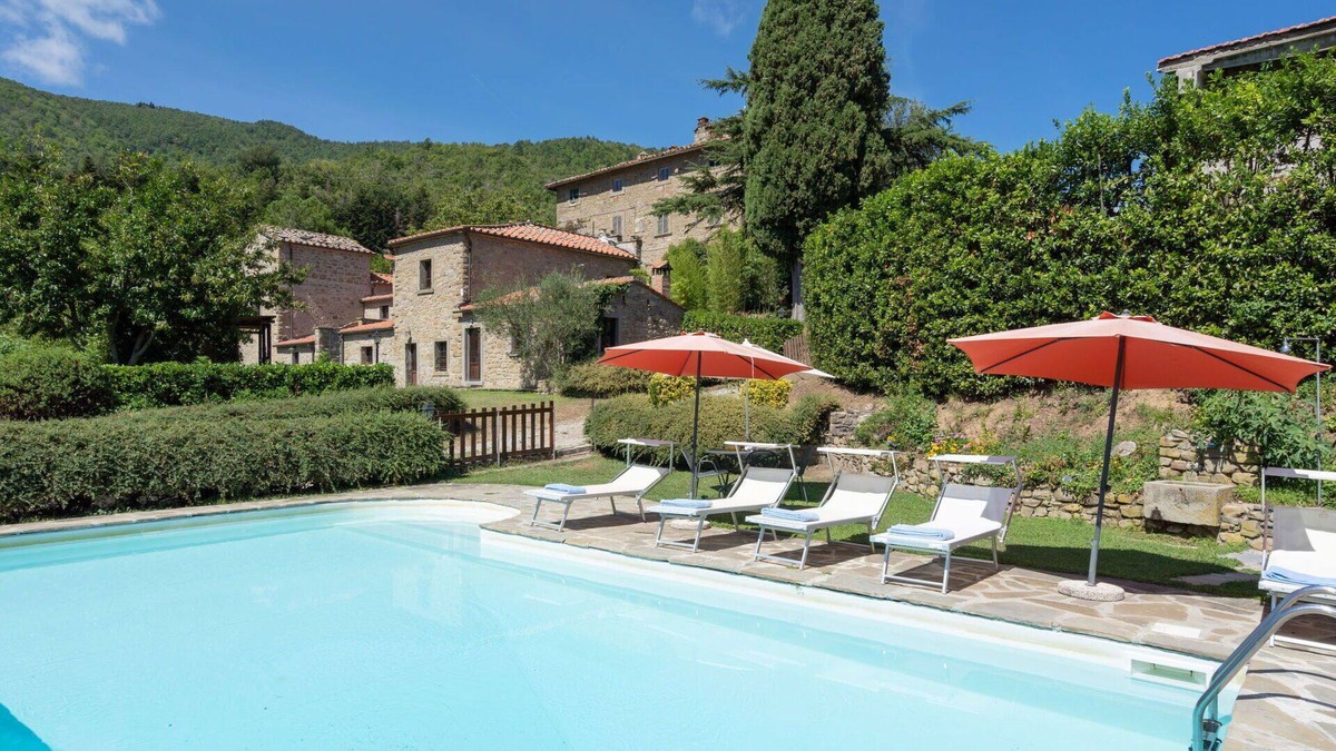 Pieve di Chio House | Beautiful private villa for 12 guests with private pool, WIFI, TV, terrace and pets allowed