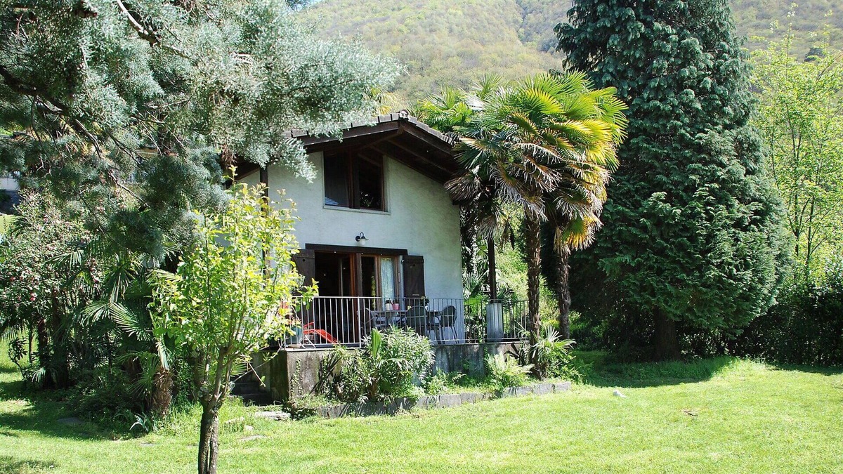Caviano House | Beautiful private villa for 4 people with WIFI, TV, patio, pets allowed and panoramic view