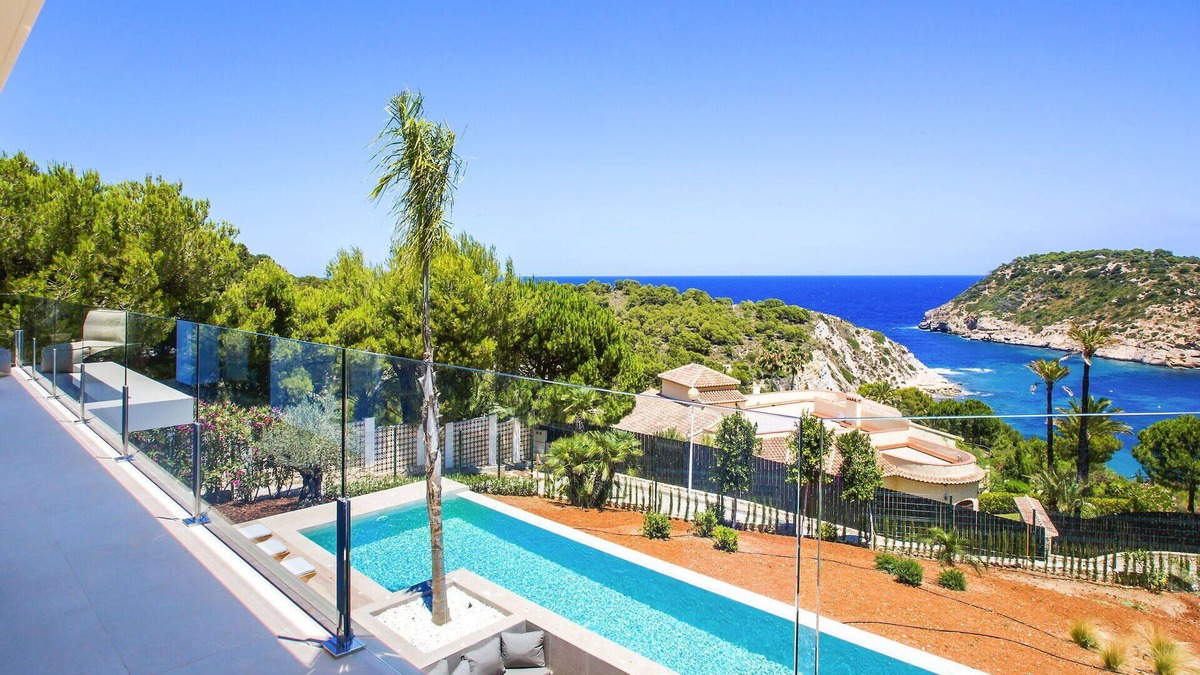 Mar Azul Villa | Beautiful private villa for 8 guests with WIFI, A/C, private pool, TV and patio