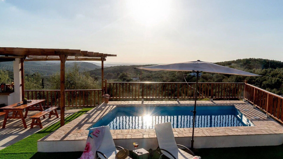 Cabra Villa | Beautiful private villa for 4 guests with private pool, WIFI, A/C, TV, terrace and pets allowed