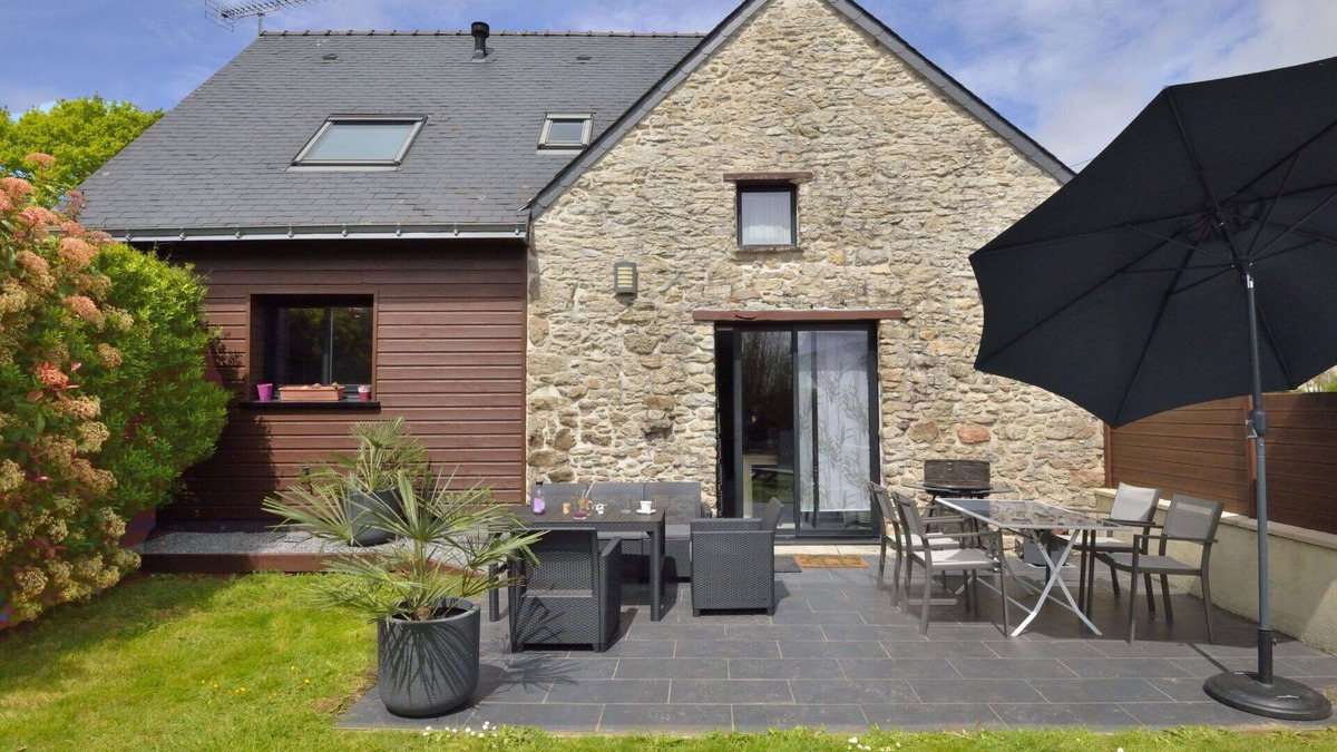 Besne House | Beautiful private villa for 5 people with WIFI, TV, patio and pets allowed