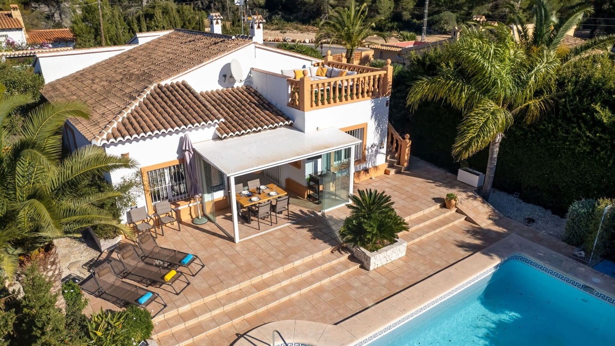 Costa Nova House | Beautiful private villa for 6 people with A/C, WIFI, private pool, TV, patio and parking