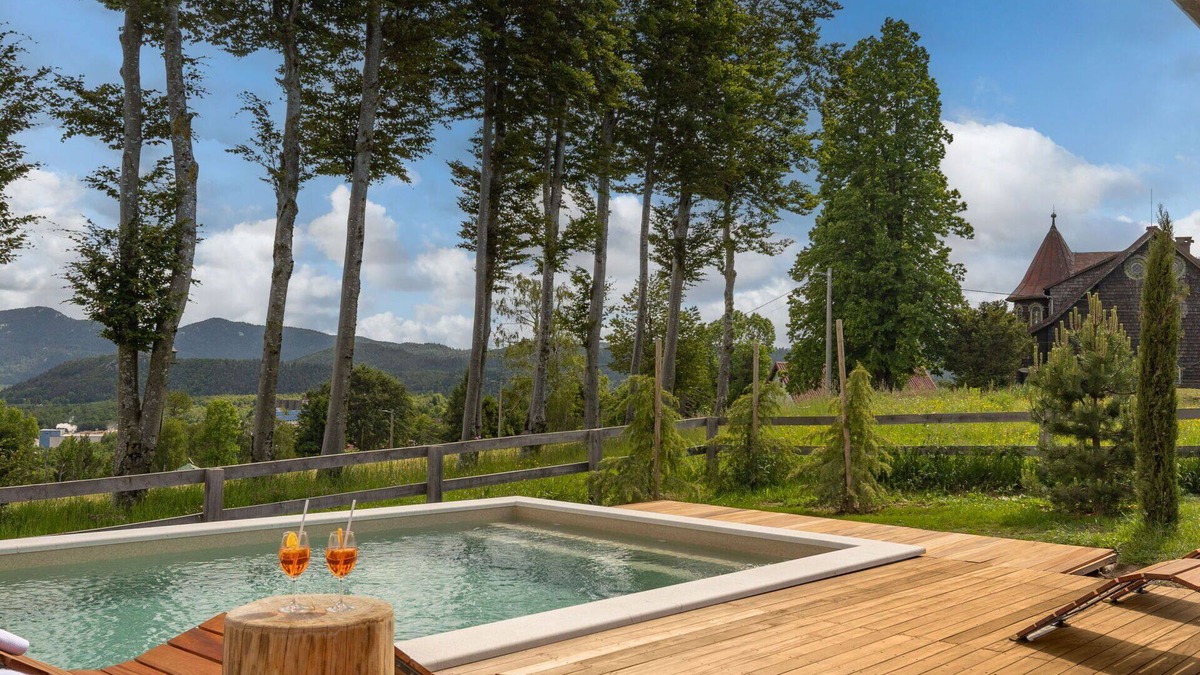 Fuzine Villa | Beautiful private villa for 10 people with WIFI, private pool, hot tub, TV, terrace and pets all.