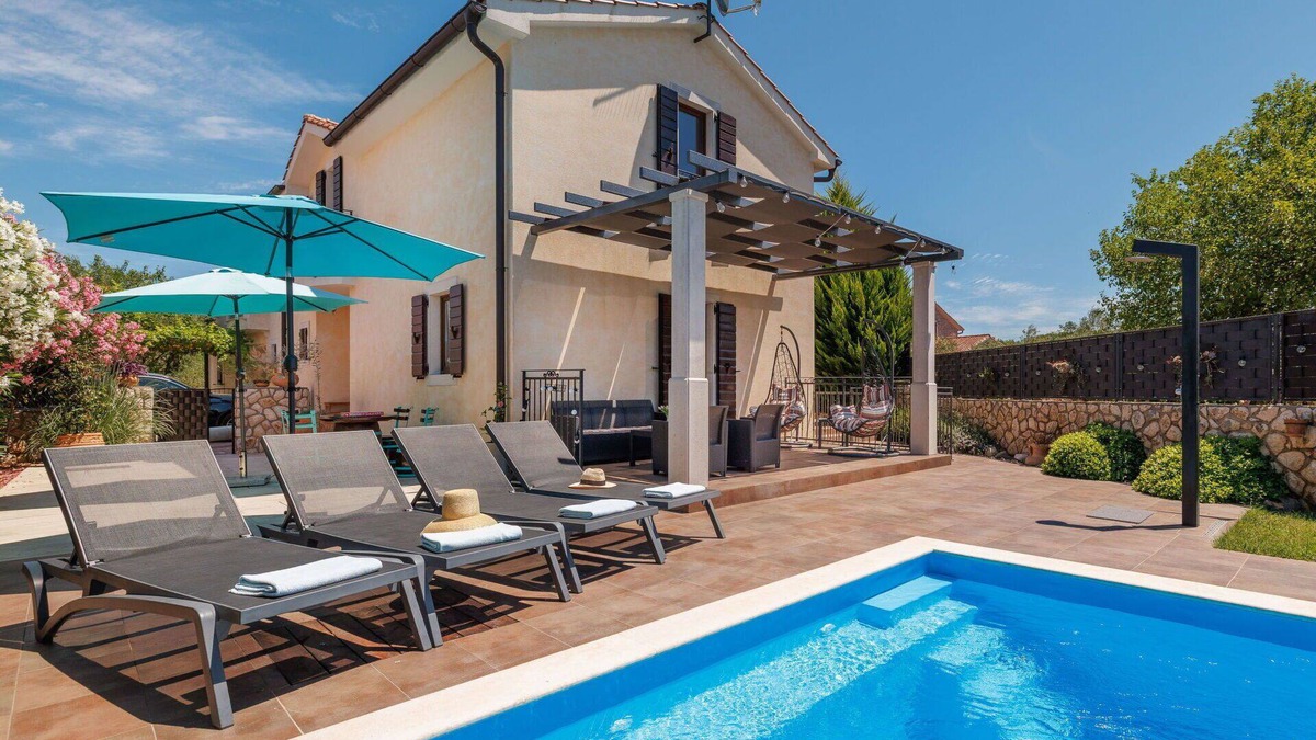 Sveti Ivan Dobrinjski House | Beautiful private villa for 6 people with WIFI, private pool, A/C, TV, terrace and pets allowed