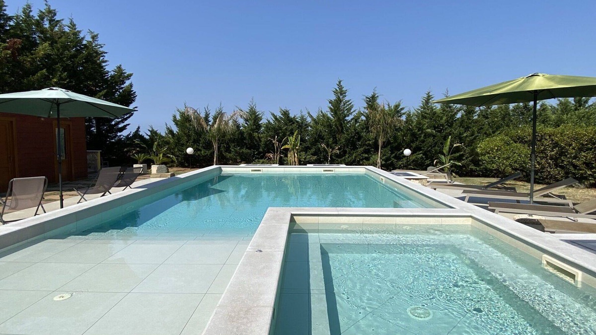 Cecina House | Beautiful private villa with WIFI, private pool, hot tub, A/C, TV, patio and pets allowed