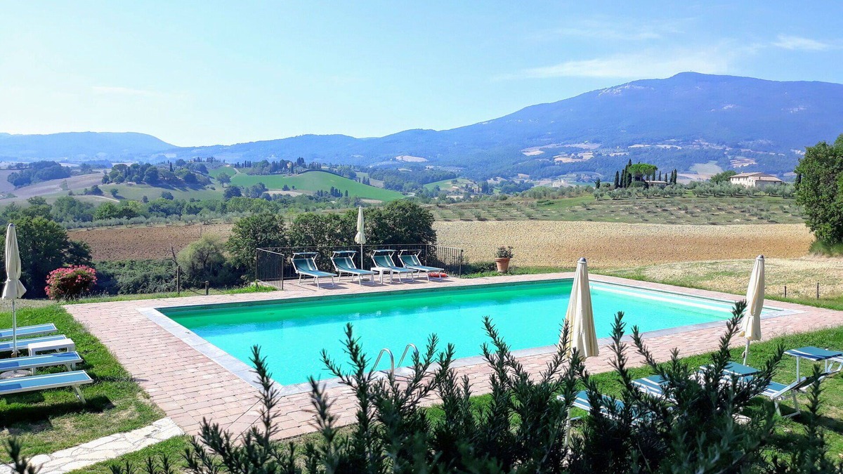 Cetona Villa | Beautiful private villa for 20 guests with private pool, A/C, WIFI, TV, patio and panoramic view