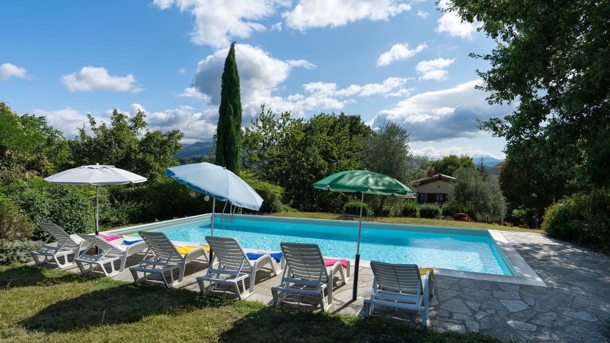 Dicomano Villa | Beautiful private villa for 8 guests with private pool, WIFI, hot tub, TV and panoramic view