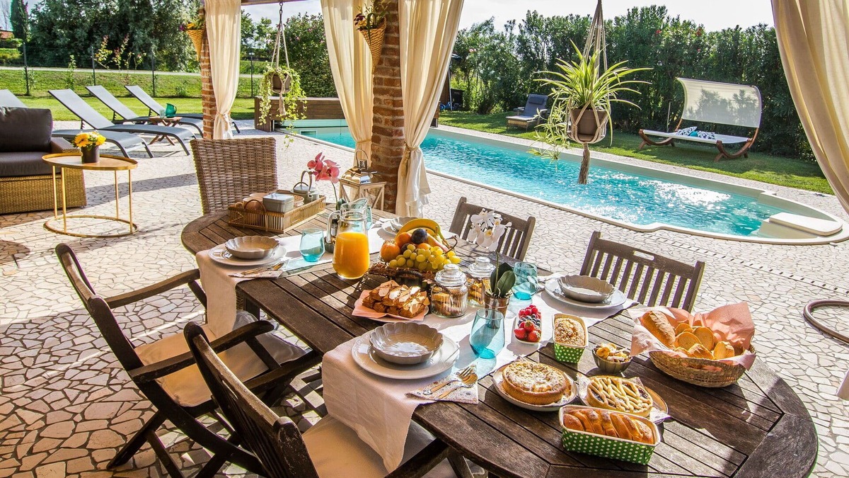Ca' Pirami Villa | Beautiful private villa with hot tub, private pool, WIFI, A/C, TV, pets allowed and panoramic view