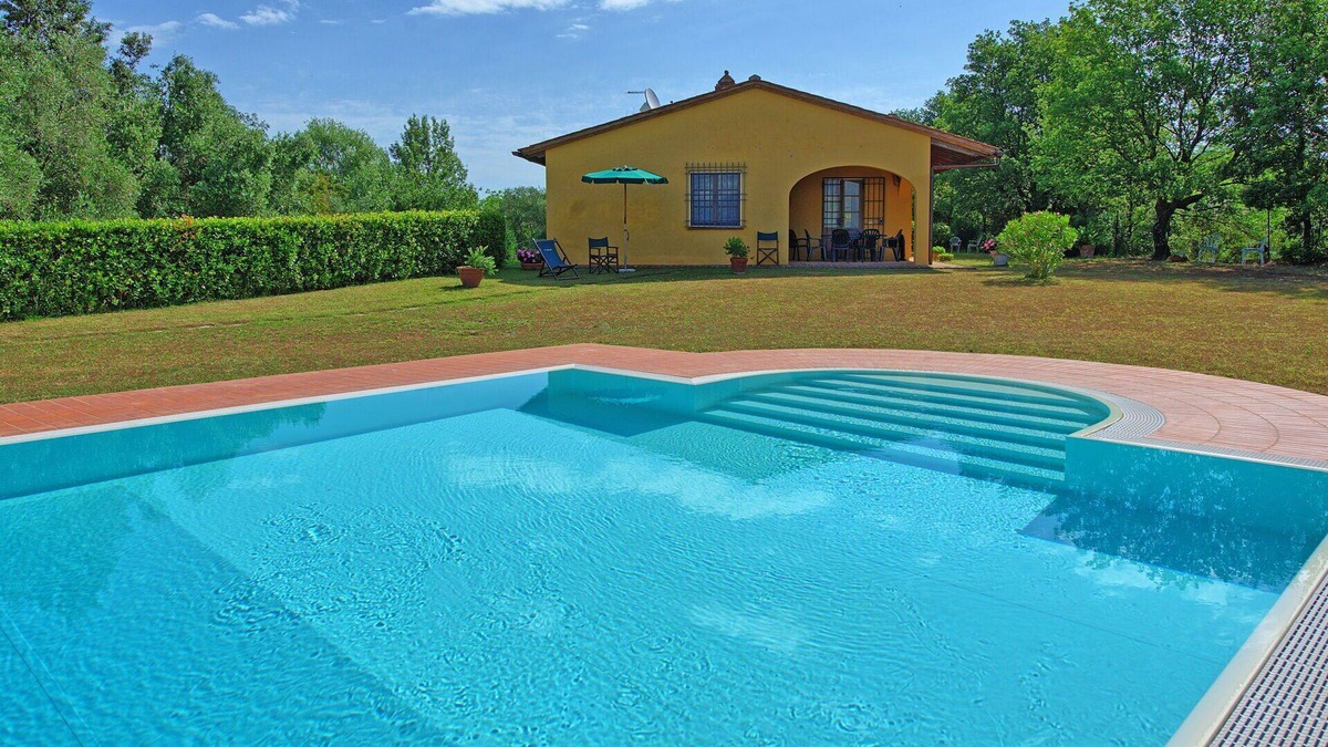 Legoli Villa | Beautiful private villa with WIFI, private pool, TV, terrace, pets allowed and panoramic view