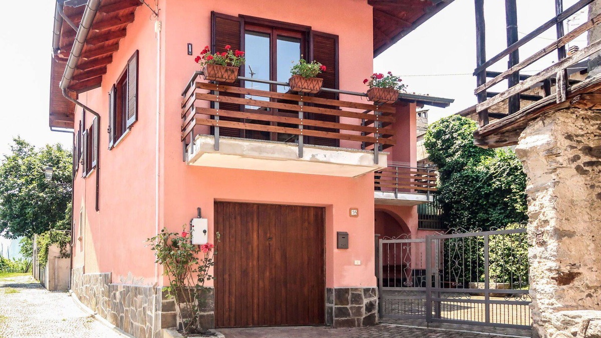 Pella House | Beautiful private villa for 6 people with WIFI, TV, patio and pets allowed