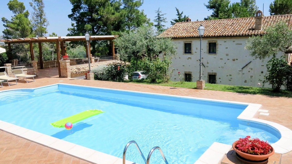 Penne House | Beautiful private villa for 10 guests with WIFI, private pool, A/C, TV, patio and pets allowed