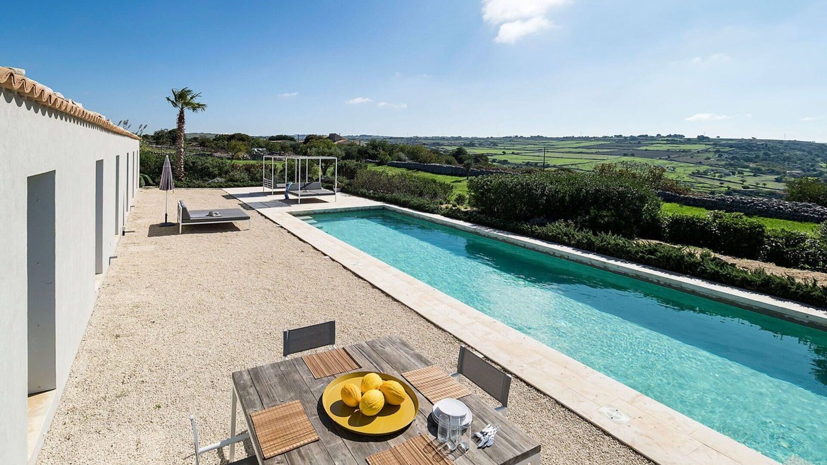Ragusa Villa | Beautiful private villa for 6 people with A/C, private pool, WIFI, TV, patio and panoramic view