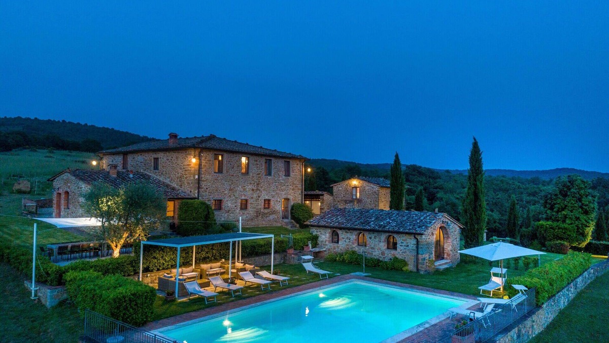 Rapale Villa | Beautiful private villa for 20 guests with sauna, WIFI, private pool, TV and panoramic view