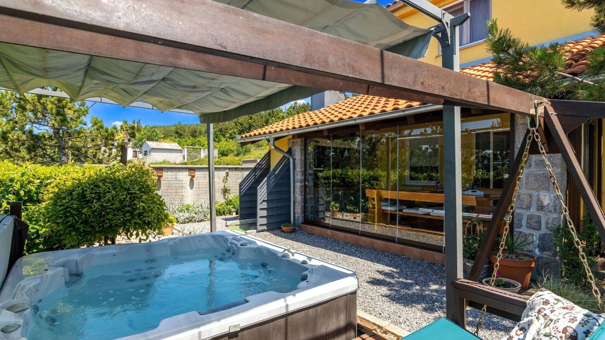 Vratarusa House | Beautiful private villa with WIFI, private pool, hot tub, A/C, TV, terrace and panoramic view