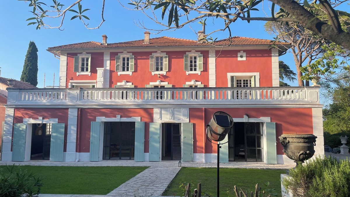 Le Pradet Villa | Beautiful property walking distance to beach, swimming pool, park, Toulon Le Pradet