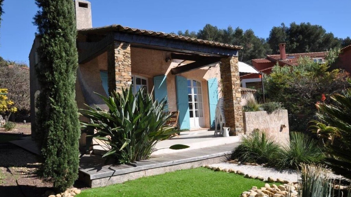 Carqueiranne Villa | Beautiful Provencal villa with sea view, garden 1500 m2 with spa, 2 to 5 Pers