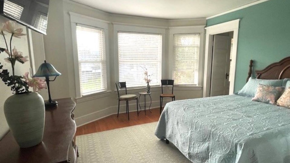 Carnation Bed & Breakfast | Beautiful Queen Room w/Private Bath in gorgeous Forest Grove Historic Home B&B
