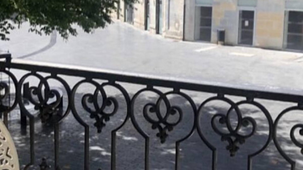 Besancon Old Town Apartment | Beautiful, quiet apartment with balcony in the heart of the historic center.