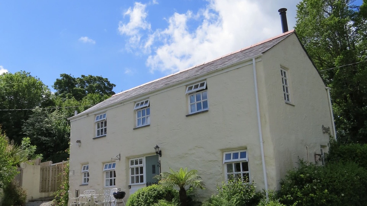 Truro House | Beautiful Quiet Rural Character Cottage In The Heart Of Cornwall.