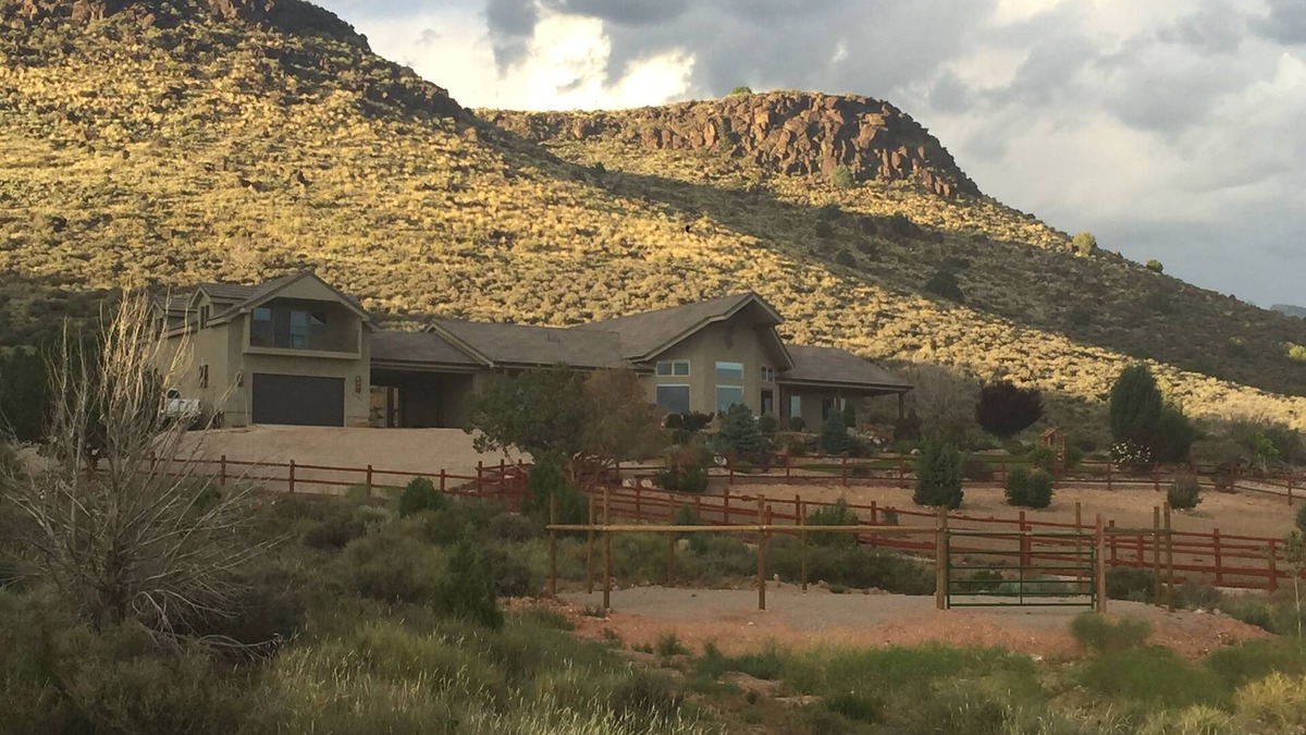Veyo House | Beautiful quiet ranch retreat on 5 acres with horses, incredible views,