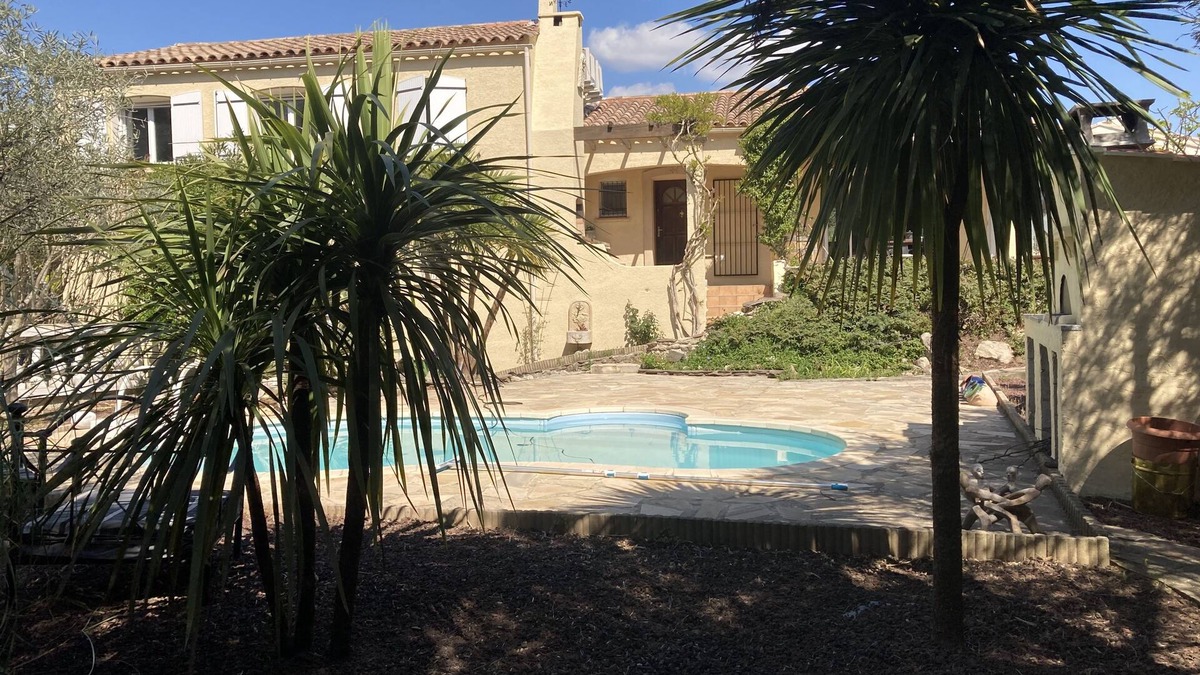 Poulx Villa | Beautiful, quiet villa, not overlooked, 10 minutes from Nîmes!